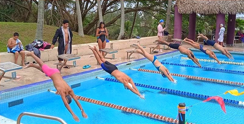 ¡INVITAN A CLÍNICA DE NATACIÓN 2024!