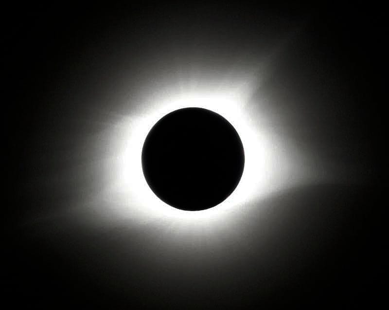 ¡ECLIPSE TOTAL DE SOL! - LUNES 8 DE ABRIL!