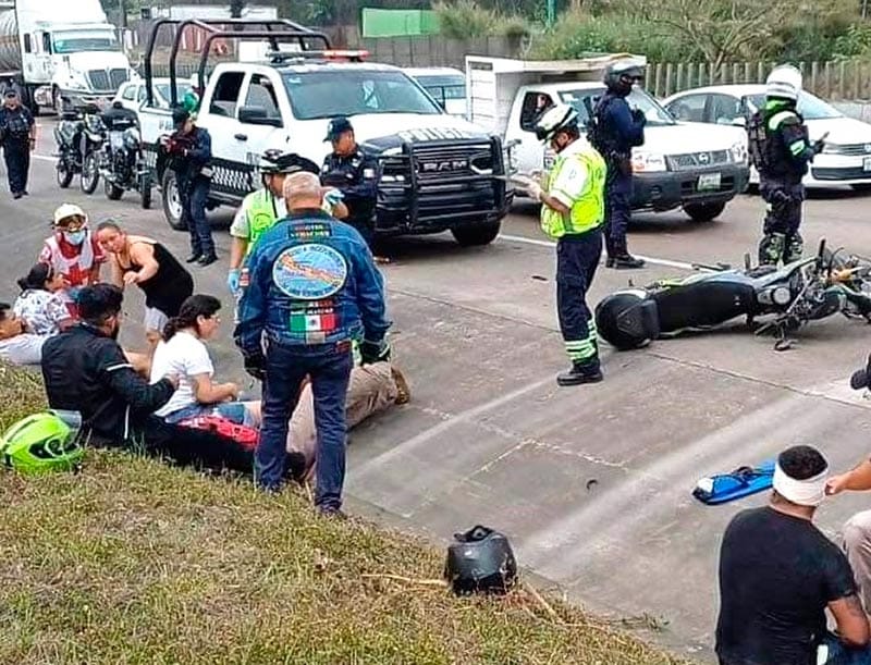 ¡TRES MOTOS, CINCO HERIDOS! - CERCA DEL TRÉBOL DE AMATLÁN