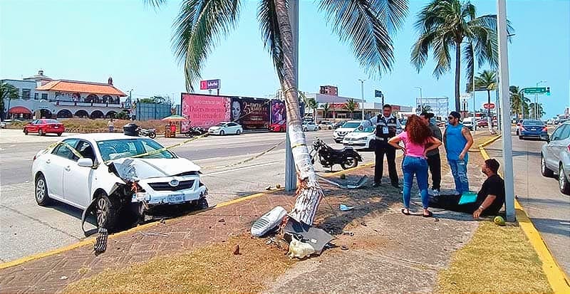 ¡PALMERAZO! - *Y LO DETUVO *SINO TERMINABA EN EL OTRO CARRIL *EN RUIZ CORTINES