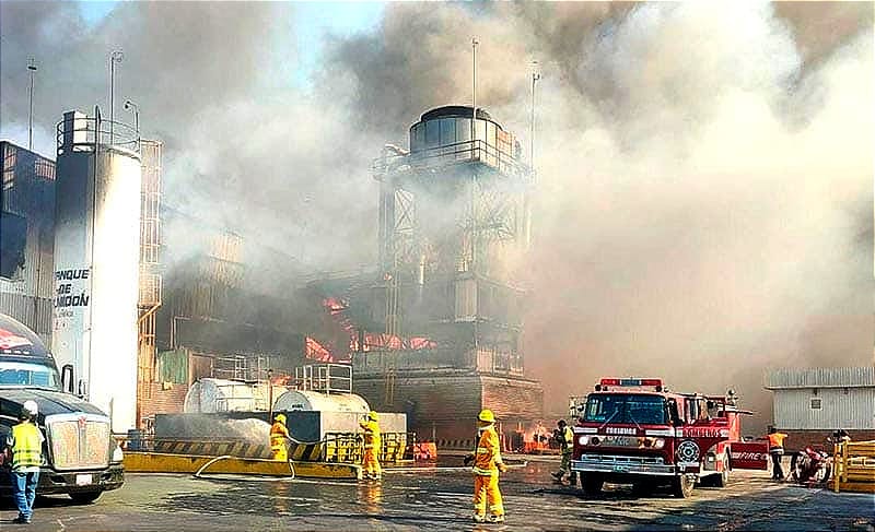 ¡ARDE LA PLANTA PAPELERA! - EXPLOTA EL MOTOR DE LA CALDERA, VARIAS NAVES SE QUEMARON *Parque Industrial de Ixtaczoquitlán