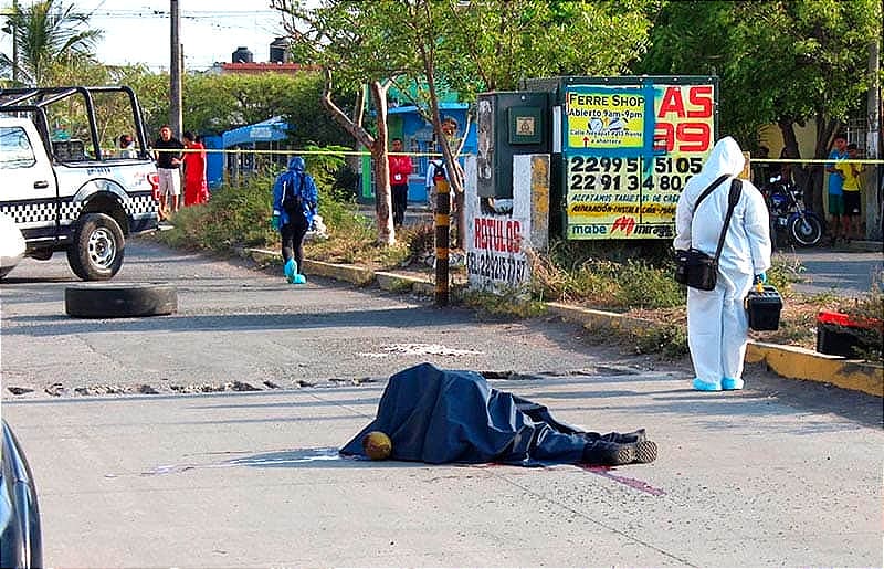 ¡TIROTEO Y PÁNICO! - ASESINAN A UN POLICÍA! *LE DISPARAN A QUEMARROPA *LA COMPAÑERA ENTRO EN CRISIS NERVIOSA