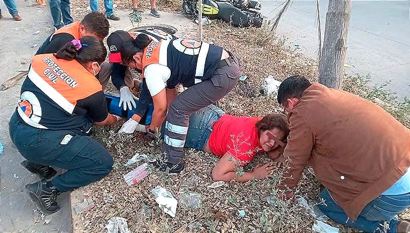 ¡CASI LO LINCHAN! - LE DESTROZA LA PIERNA A UNA MOTOCICLISTA