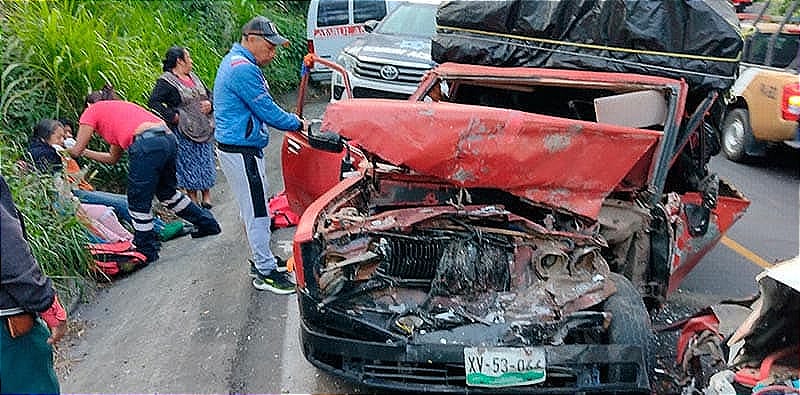 ¡CINCO HERIDOS EN CARRETERAZO! - CHOCAN DE FRENTE CAMIONETA CONTRA AUTOMÓVIL