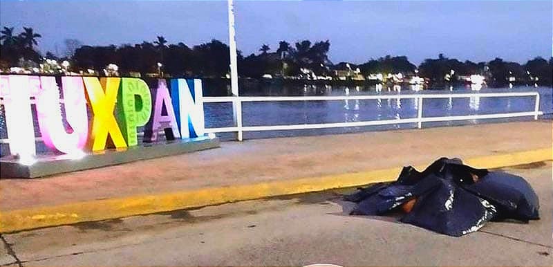 ¡TERROR EN TUXPAN! - *BALACERA, PERSECUCIÓN Y CIVIL CAÍDO *ABANDONAN EN LA MADRUGADA CUATRO CUERPOS