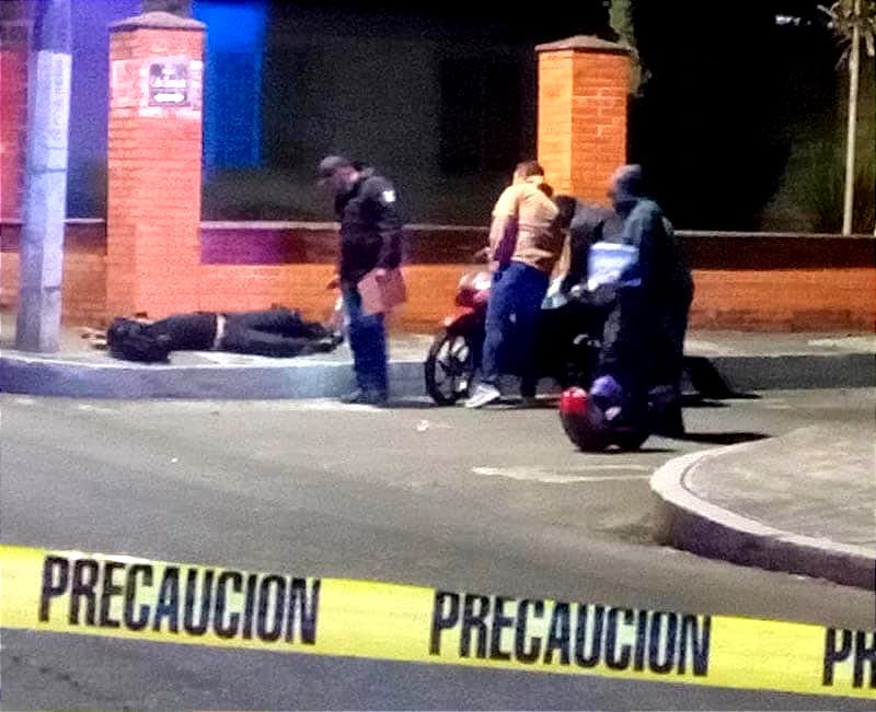 ¡POSTAZO MORTAL! - LA MUERTE DEL MOTOCICLISTA FUE INSTANTÁNEA