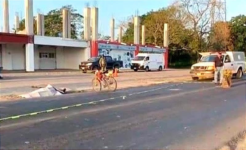 ¡ARROLLÓ Y MATÓ A UN CICLISTA! - “VOLADOSE” LOS TOPES