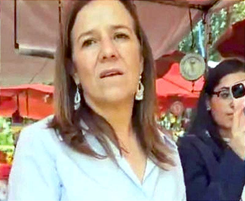 ¡MUJER INCREPA A MARGARITA ZAVALA: “SU ESPOSO ES UN GENOCIDA”!