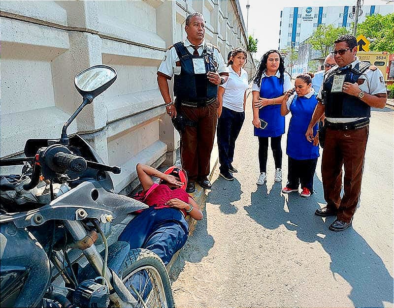 ¡CONTRA EL CAMIÓN BLINDADO! - A UN COSTADO DEL PUENTE DE LAS AMAPOLAS