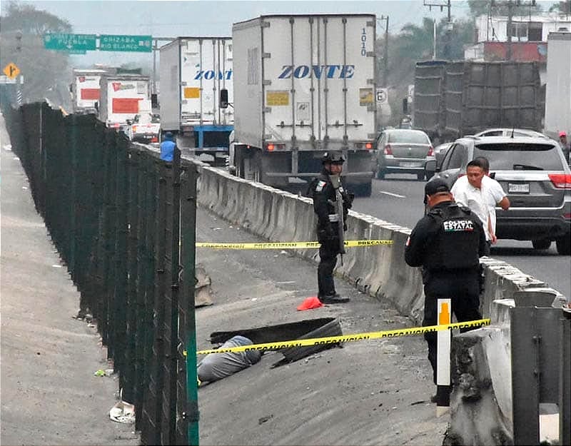 ¡JUNTO AL CUERPO QUEDÓ EL PEDAZO DE HULE...! - AUTOPISTA PUEBLA-CÓRDOBA