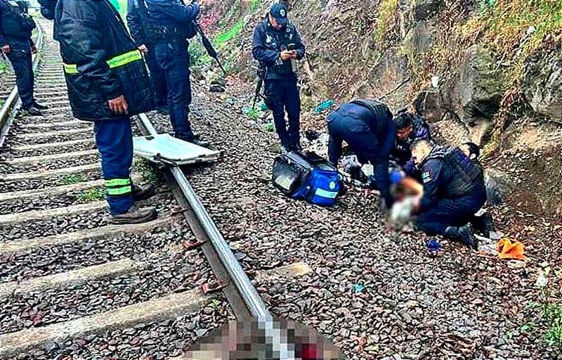 ¡EL TREN LE AMPUTÓ LAS PIERNAS! - SOSPECHAN SE DURMIÓ SOBRE LAS VÍAS