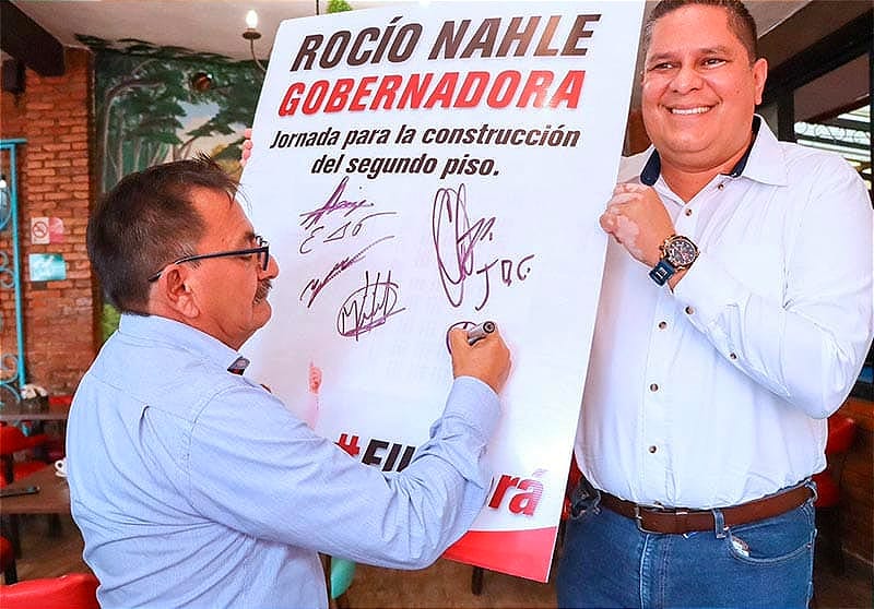 ¡ALCALDE DE COSCOMATEPEC SE VA CON CHÍO, ERA DE MC!