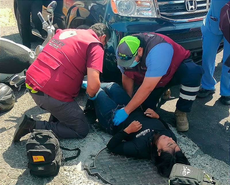 ¡ARROLLADA EN SU MOTO! - EN HIDALGO Y SERDÁN