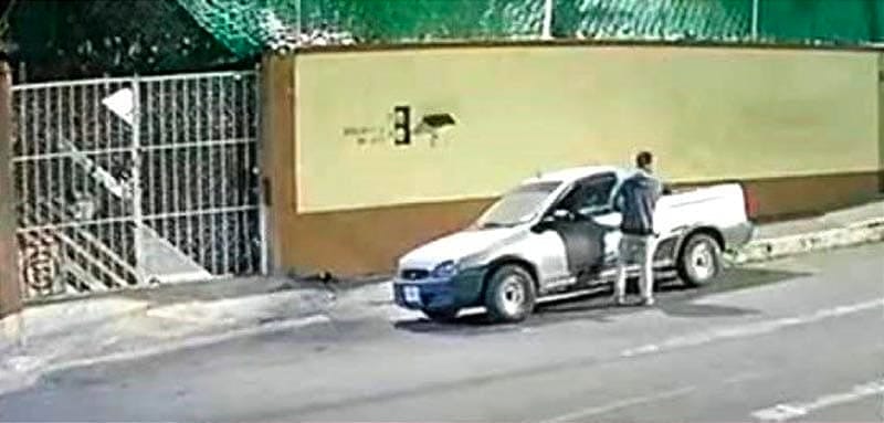 ¡LE ROBA EL COCHE AL CURA! - *AFUERA DE LA IGLESIA CRISTO REY! *EN CÓRDOBA