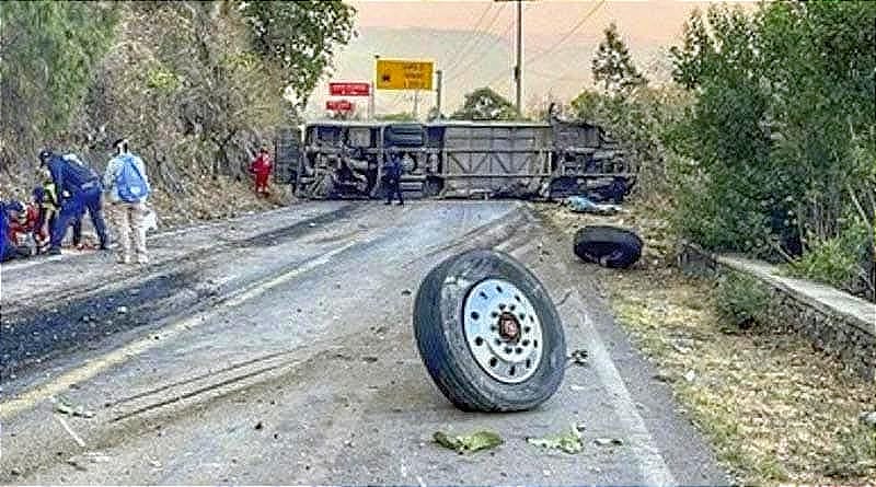 ¡TRAGEDIA DE PEREGRINOS! - *14 MUERTOS Y 31 HERIDOS *Sobre la Carretera Capulín-Chalma *Estado de México *No Se Han Dado a Conocer las Causas del Accidente