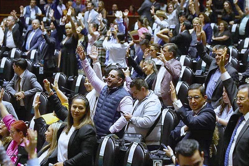 ¡LOS CACHAN! - *QUERÍAN METER “MANO GUINDA”! - *LE MOVIERON EN LO OSCURITO *Y SE PRENDIÓ LA MECHA