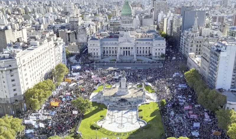 ¡PROTESTAS MASIVAS EN ARGENTINA POR SALVAR LA EDUCACIÓN PÚBLICA Y GRATUITA!