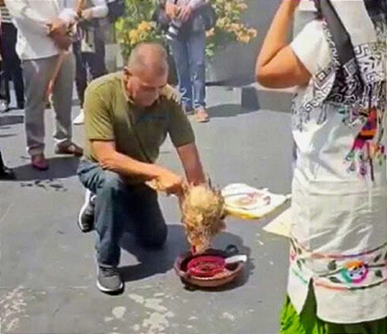 ¡GALLINAZO! - *RITUAL POR EL DÍA DE LA LLUVIA EN EL SENADO