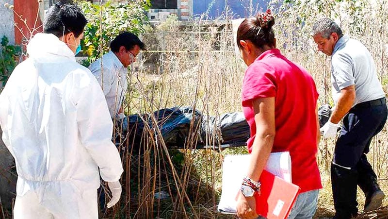 ¡DEJAN A DOS! - *POBLADORES DE LA CAÑADA LOS ENCONTRARON EN UNA CAMIONETA *LIMITES DE VERACRUZ Y PUEBLA