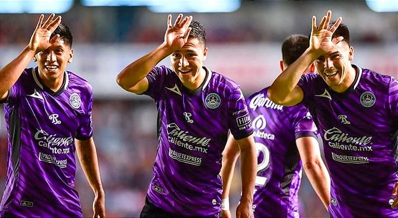 ¡CON BUEN JUEGO VENCEN A GALLOS! - * Nadie frena al Necaxa, ahora gana en Querétaro!