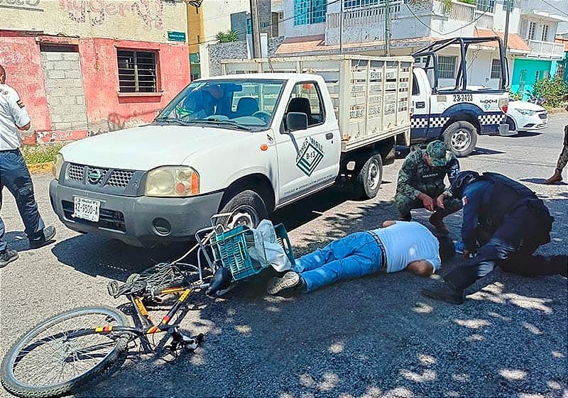 ¡GRAVE TRAS SER EMBESTIDO POR UNA ESTAQUITA! - REGRESABA EN SU BICICLETA DE UNAS COMPRAS