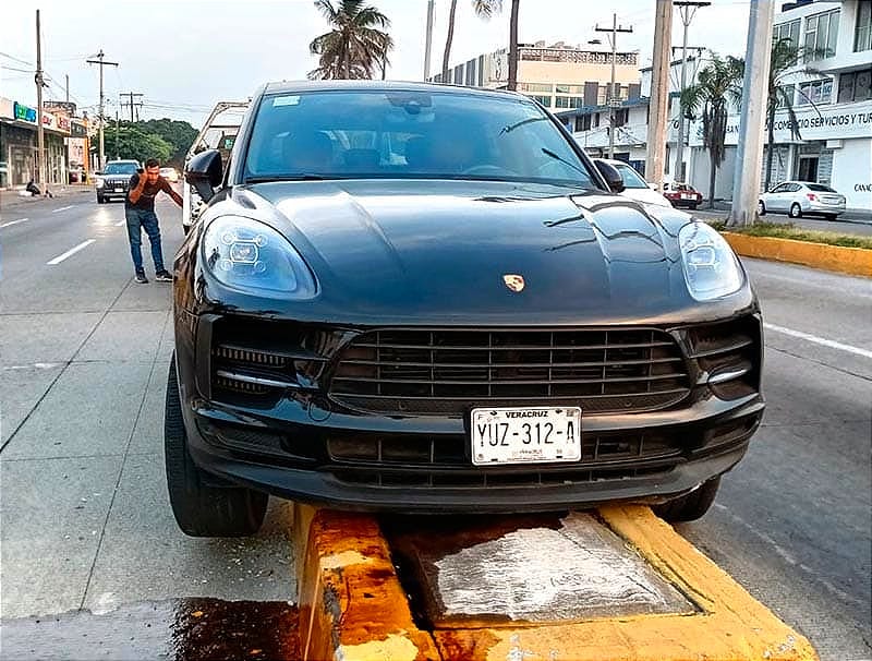 ¡ACABA MONTADA EN EL CAMELLÓN DEL PUENTE IGNACIO ALLENDE!