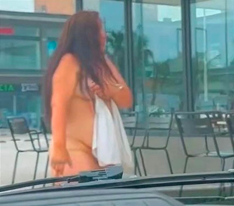 ¡MUJER MOVILIZA A LA POLICÍA EN LA RIVIERA! - *Andaba Casi en Cueros