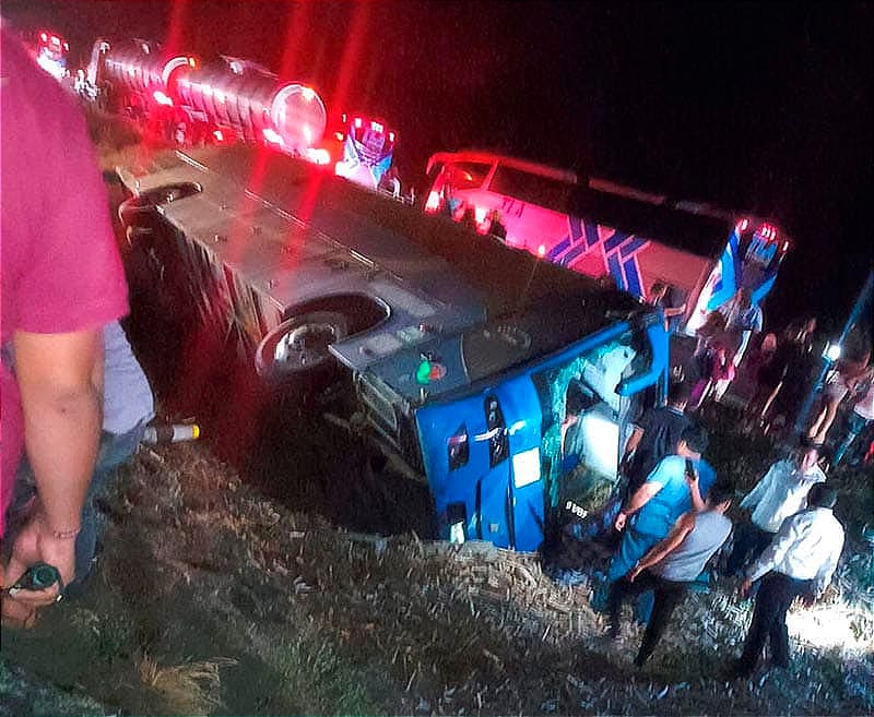 ¡“VOLO” EL AUTOBUS! - *40 HERIDOS! - *ÍBAN AL CIERRE DE CAMPAÑA DE CLAUDIA