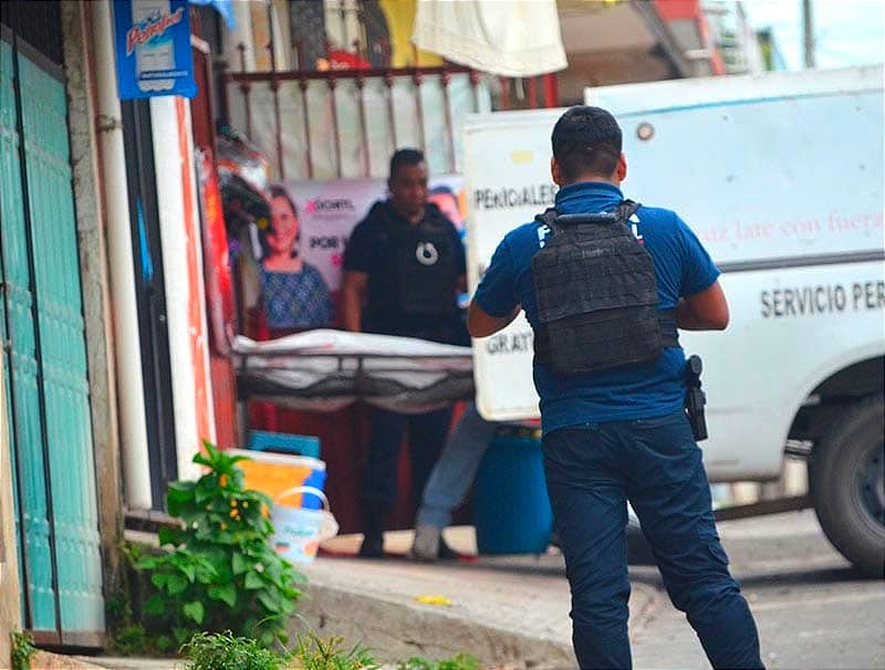 ¡ACRIBILLAN A CONCESIONARIO DE TAXIS EN TLAPACOYAN! - *LLEGARON EN MOTO A DISPARARLE DENTRO DE UNA TIENDA