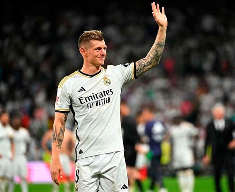 ¡DESPIDE AFICIÓN DEL REAL MADRID A TONI KROOS!