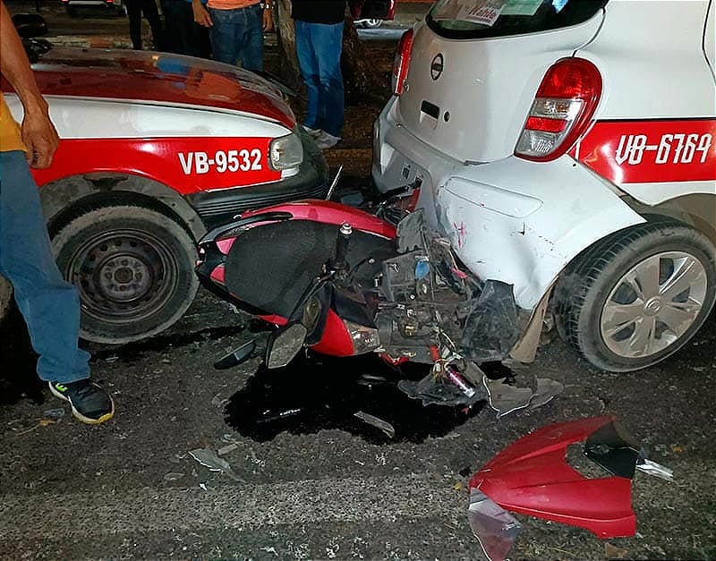 ¡DOS LESIONADOS EN CARAMBOLAZO! - *Aparatoso Accidente en la Avenida Cuauhtémoc con Mario Molina