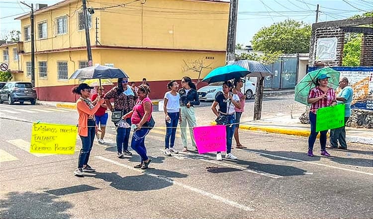 ¡PADRES DE FAMILIA TOMAN LAS CALLES! - EL VERGEL