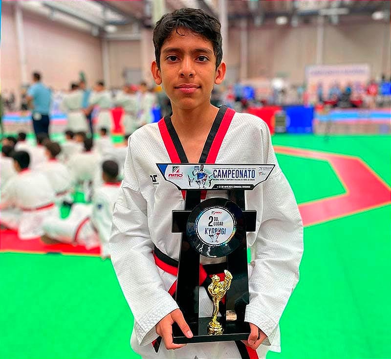 ¡SE TRAE LA DE PLATA! - *Raúl Ramírez *Seleccionado Estatal *Campeonato Nacional de Taekwondo Varonil Realizado en Chihuahua