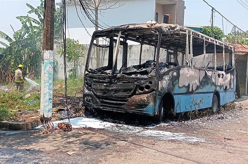 ¡SE CHAMUSCA AUTOBÚS EN SAN ANDRÉS TUXTLA!