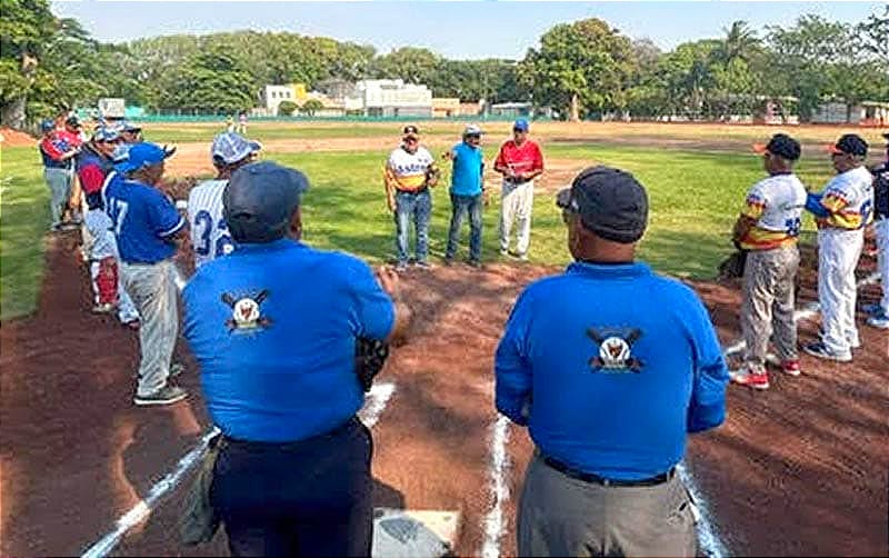 ¡ARRANCA LA LIGA DE SOFTBOL EN PLAYA DE VACAS 2024!