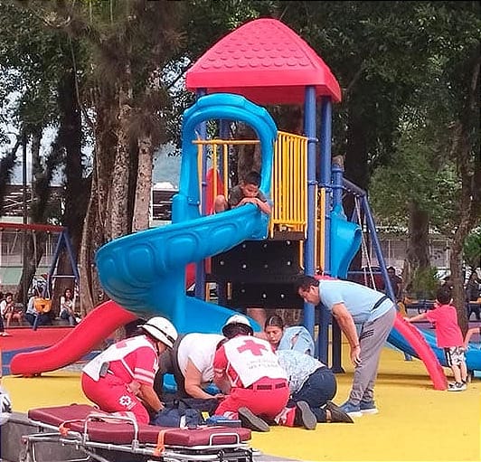 ¡INCONSCIENTE EN UNA MALA CAÍDA! - *EN EL PARQUE LA CONCORDIA DE ORIZABA