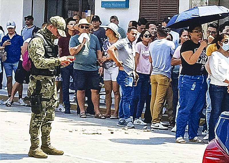 ¡MUJERES QUE NO ALCANZARON BOLETAS AMENAZARON CON QUEMAR URNAS EN CASILLA 4272!