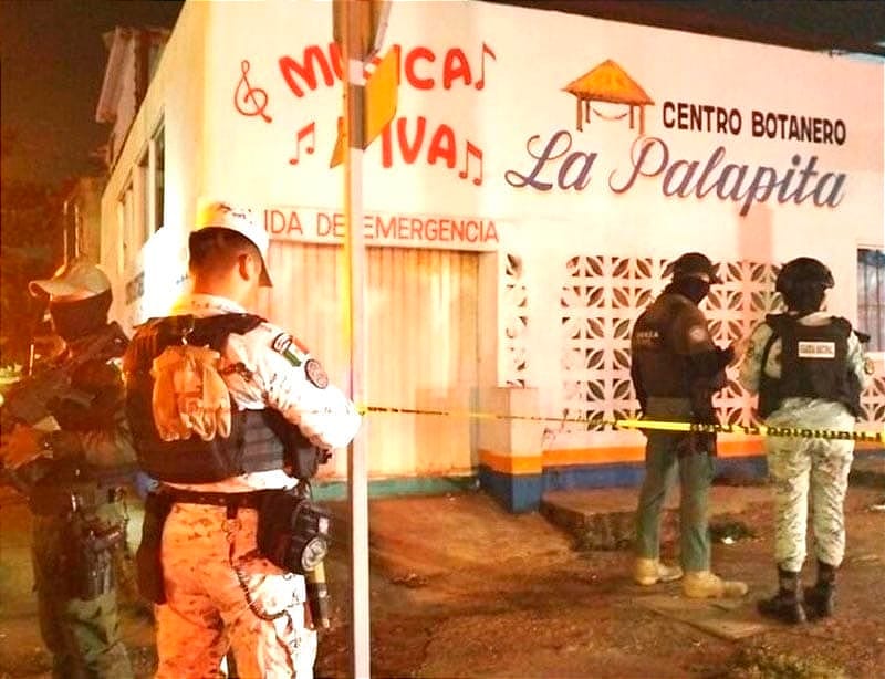 ¡MATAN UN MESERO EN CENTRO BOTANERO! - *Un hombre y una mujer fueron directo al mesero y le dispararon en tres ocasiones