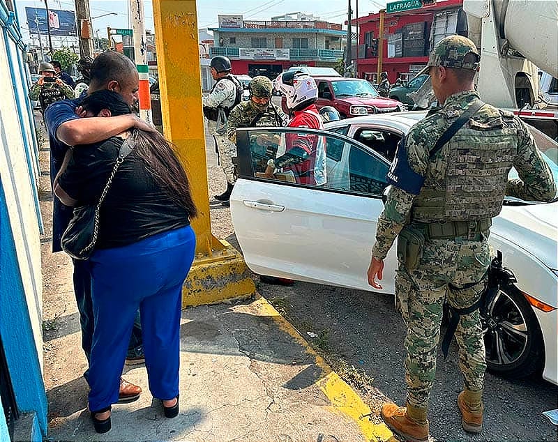 ¡PARAN A TIROS! - *AL DARSE CUENTA DE LA CONFUSIÓN OPTARON POR IRSE *ERAN POLICÍAS