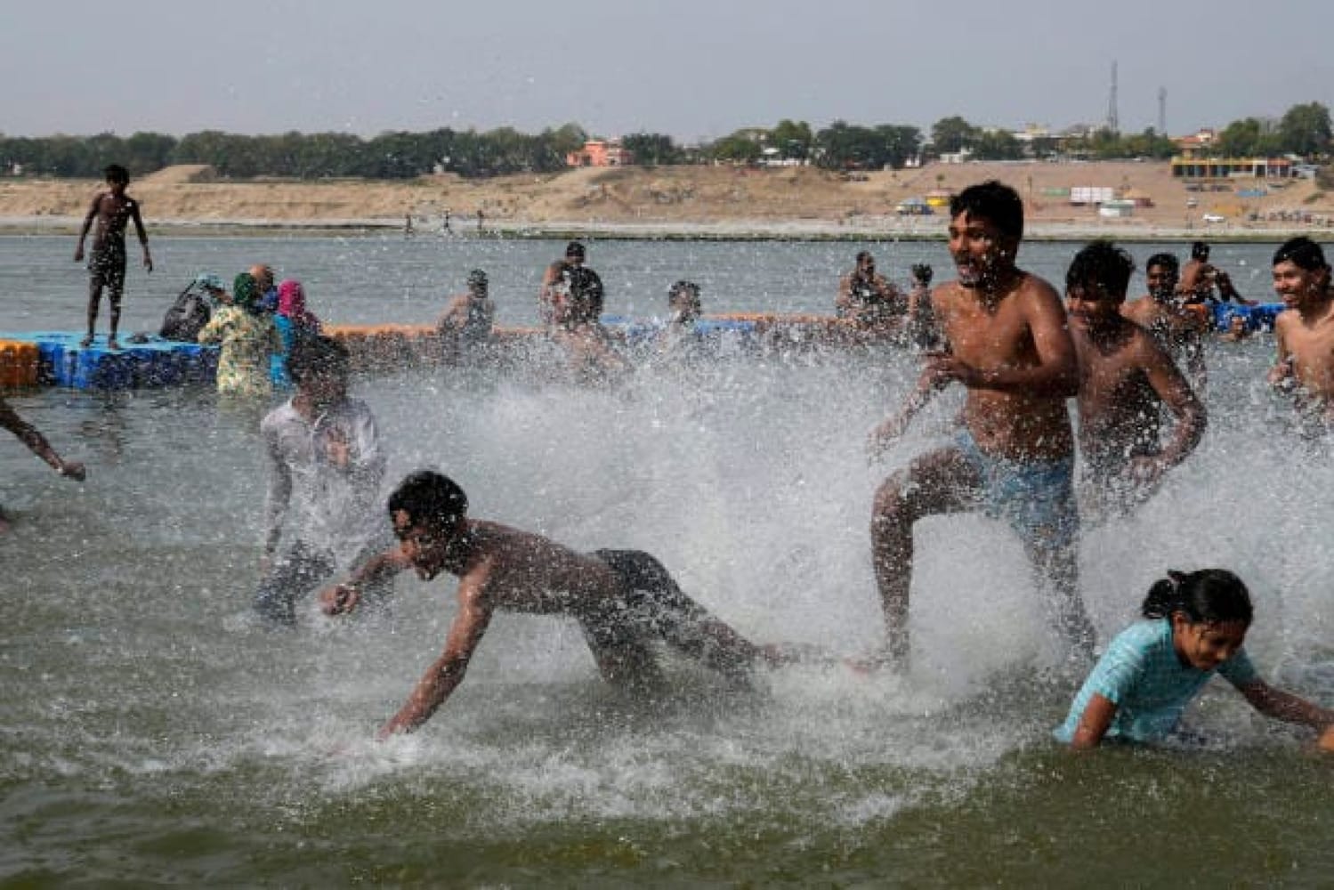 ¡OLA DE CALOR MATA A 100 EN LA INDIA EN UN MES!