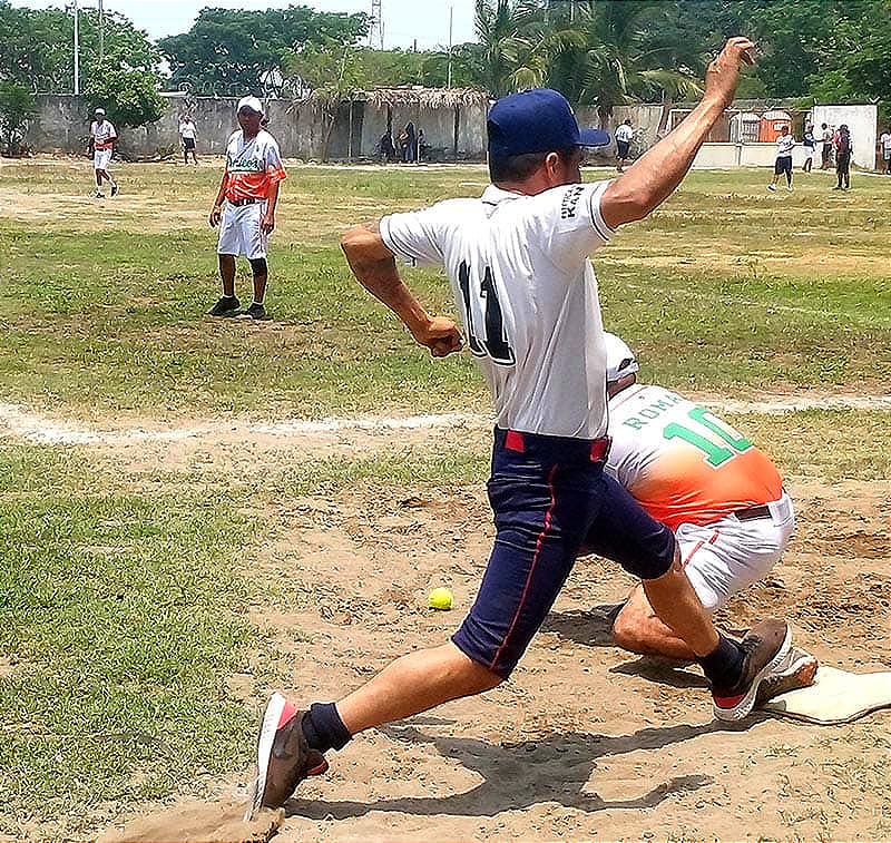 ¡PALAPA MUÑECO SORPRENDE A DEPORTIVO PEÑA! - *Los líderes ganaron en el torneo del a colonia Cuauhtémoc