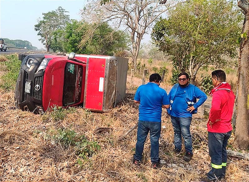 ¡SE REVIENTA LA LLANTA Y SALE VOLANDO! - VERACRUZ-CÓRDOBA