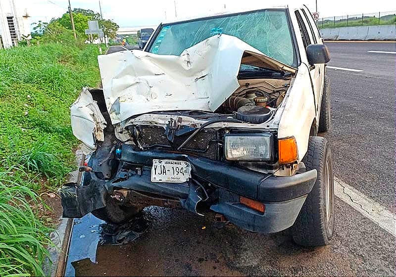 ¡DEJAN ABANDONADAS CAMIONETAS EN DOS ACCIDENTES! - AUTOPISTA VERACRUZ-CARDEL