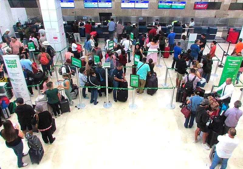 ¡SE ATORAN EN EL AEROPUERTO! - *Les pega la falla informática mundial