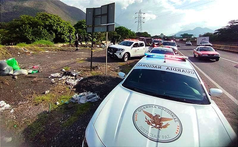 ¡LOCALIZAN CADÁVER JUNTO A LA AUTOPISTAS!