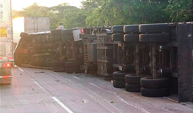 ¡VOLARON TONELADAS DE CEBOLLAS! - AUTOPISTA ACAYUCAN-COSOLEACAQUE