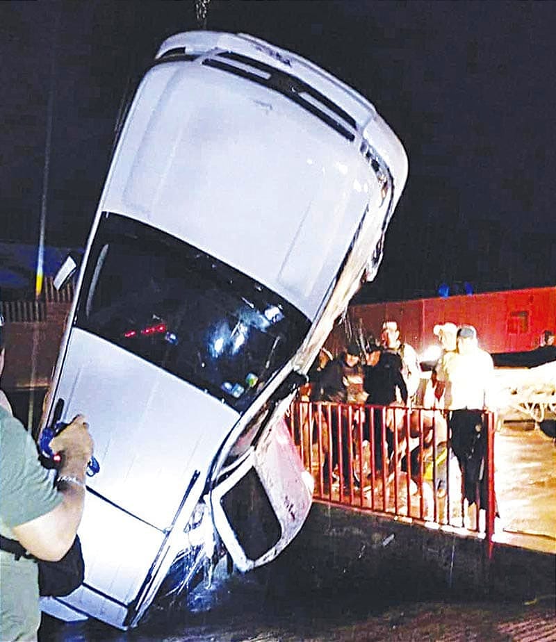 ¡TRAGEDIA EN COATZA! - *MUEREN SIETE JÓVENES AHOGADOS *CELEBRABAN EL FIN DEL CICLO ESCOLAR