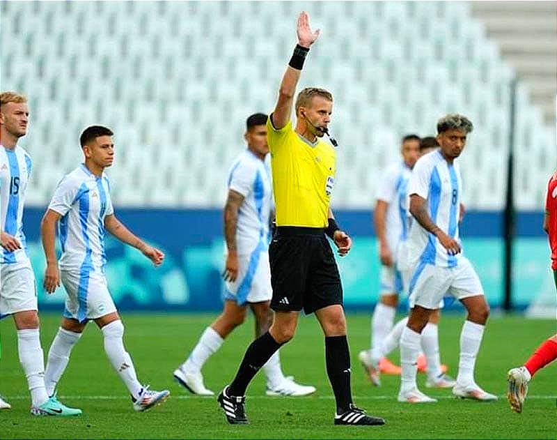 ¡“ES EL CIRCO MÁS GRANDE QUE VI EN MI VIDA”! - *HORA Y MEDIA DESPUÉS ANULAN GOL A ARGENTINA EN PARÍS