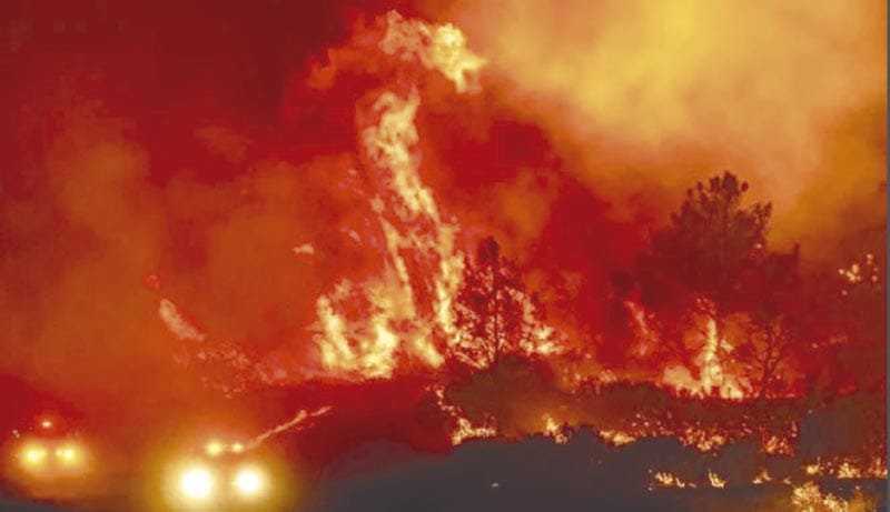 ¡CRECE GRAN INCENDIO EN CALIFORNIA, MIENTRAS EL FUEGO ARRASA GRAN PARTE DEL OESTE DE EU!