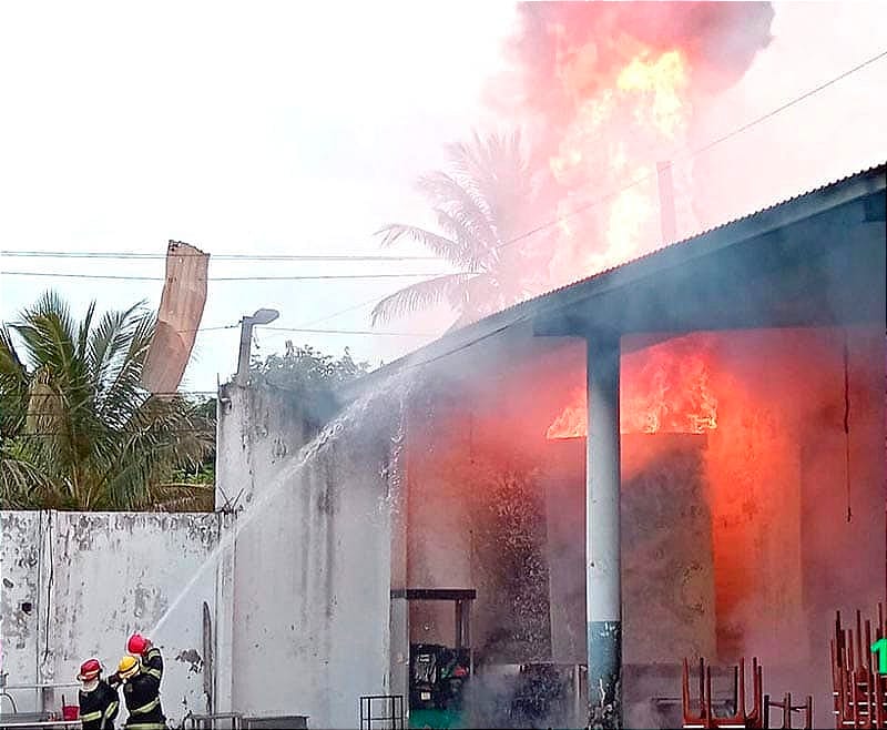 ¡FUERTE INCENDIO TRAS EXPLOSIÓN! - *Encuentras una persona calcinada en una pileta